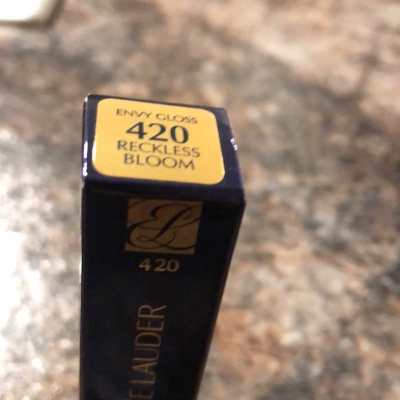 Estée Lauder Pure Color Gloss New Angel Gleam - Picture 7 of 10